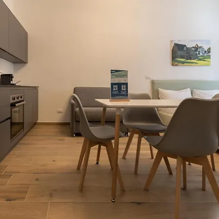 Hotiday Bernini アパートホテル 3*