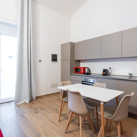 Hotiday Bernini アパートホテル 3*